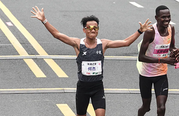 Nouveau record de Chine pour Jie He